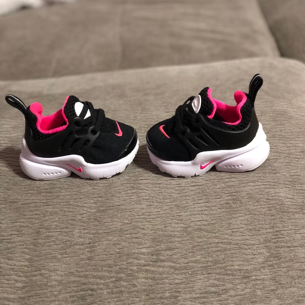 Nike infant shoes size 2C